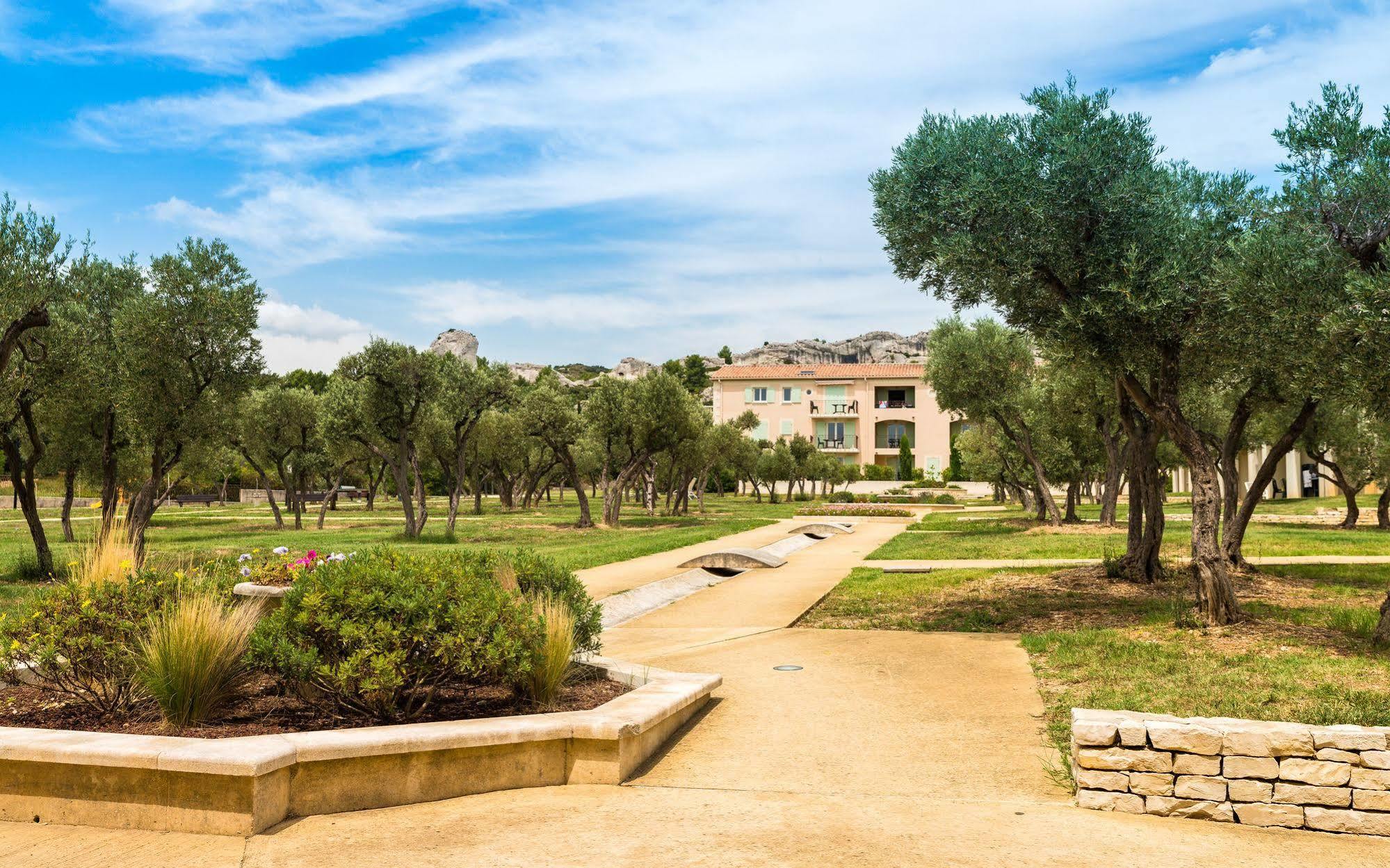 Lagrange Vacances Le Domaine De Bourgeac Paradou Exterior photo